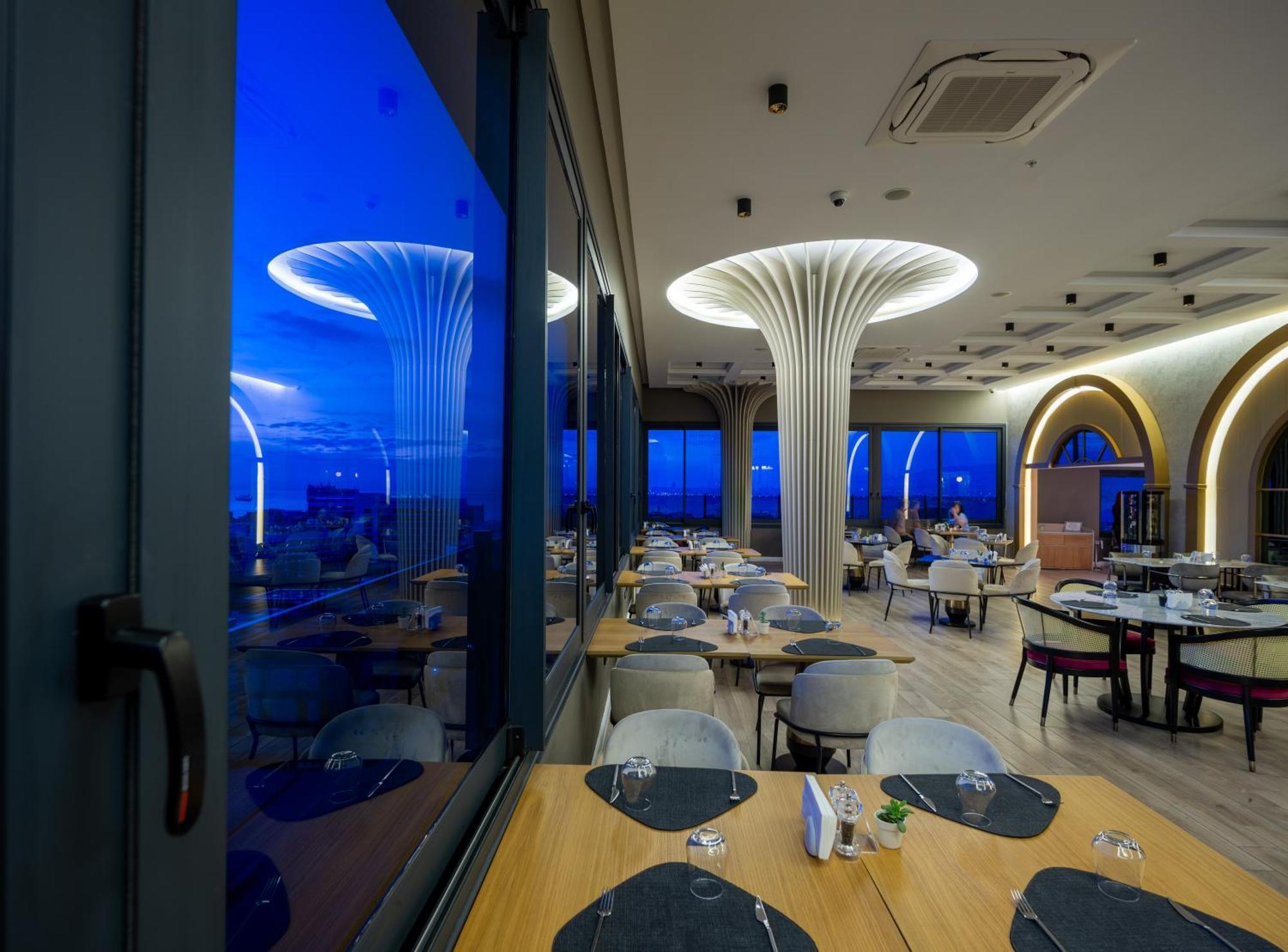 Doubletree By Hilton Izmir - Alsancak Hotel Eksteriør billede