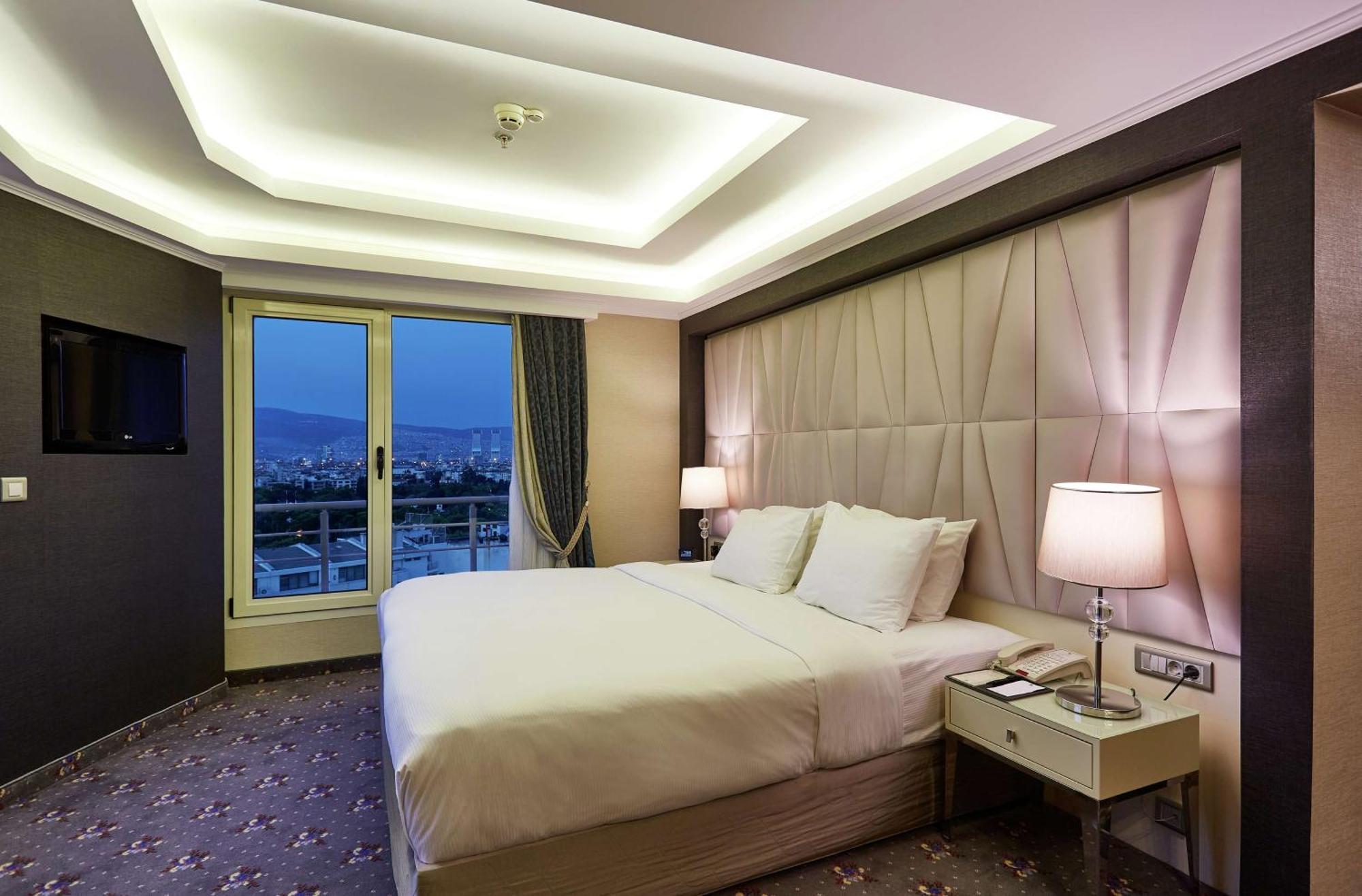 Doubletree By Hilton Izmir - Alsancak Hotel Eksteriør billede