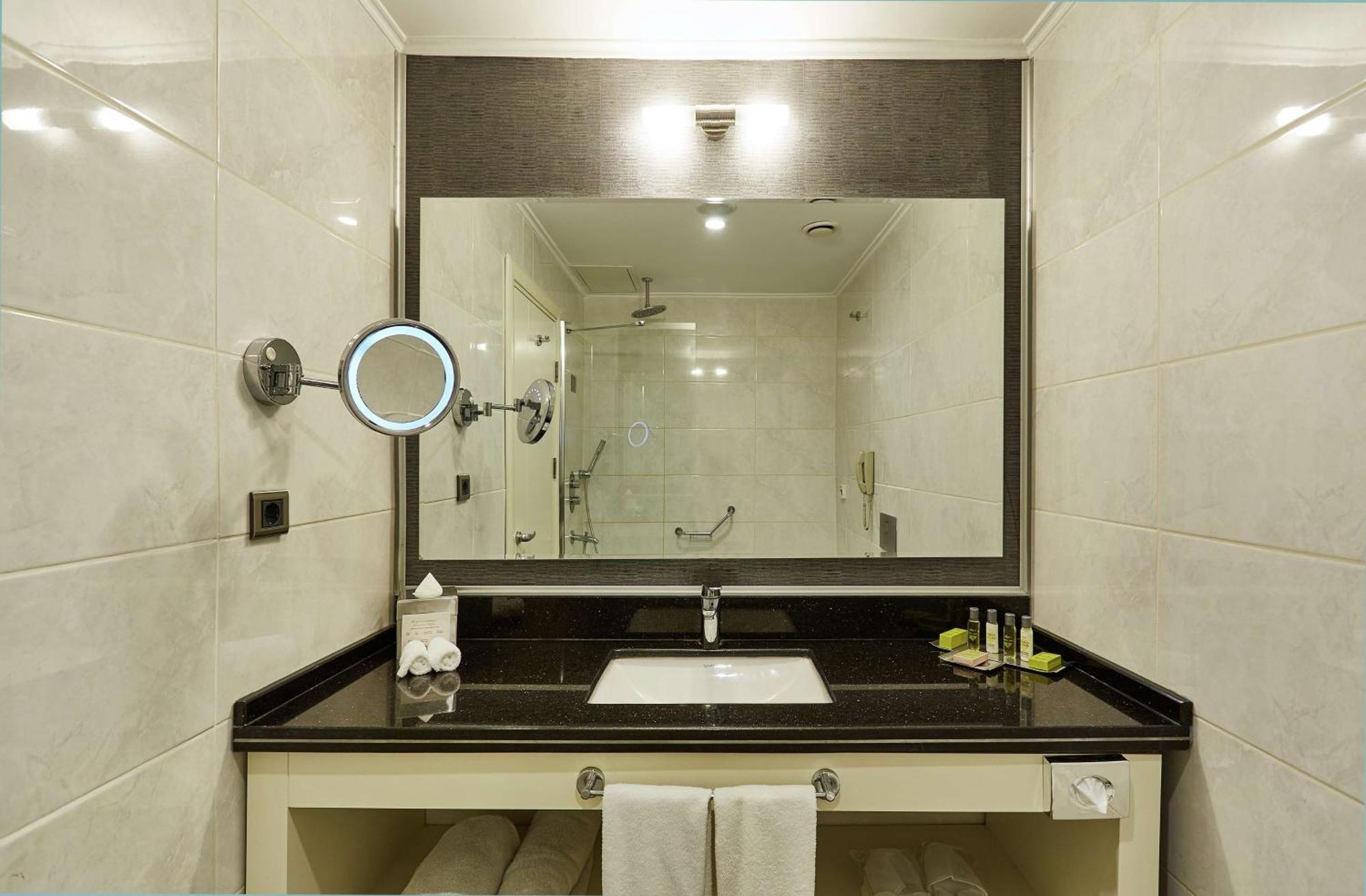 Doubletree By Hilton Izmir - Alsancak Hotel Eksteriør billede