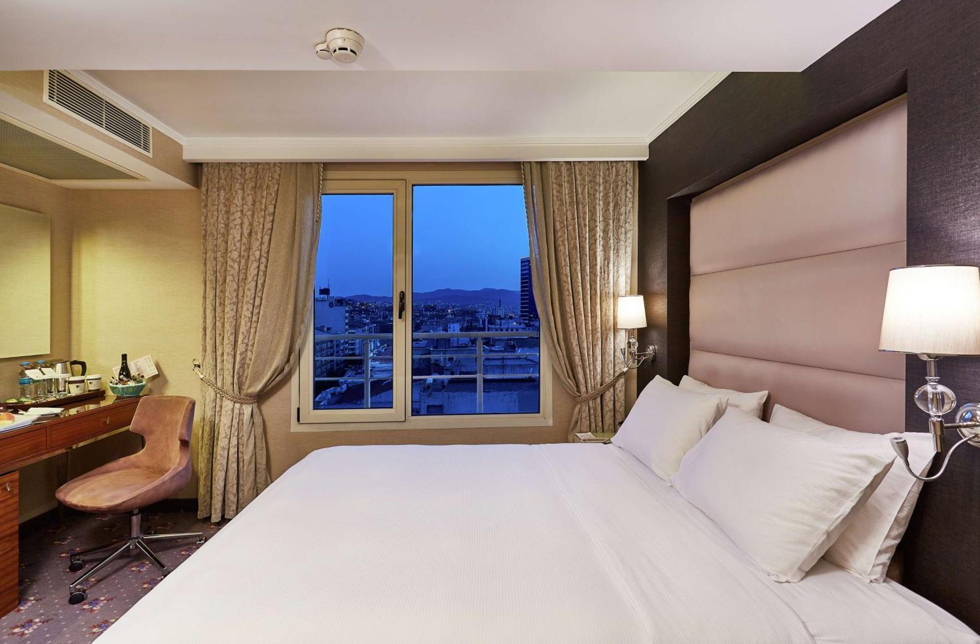 Doubletree By Hilton Izmir - Alsancak Hotel Eksteriør billede