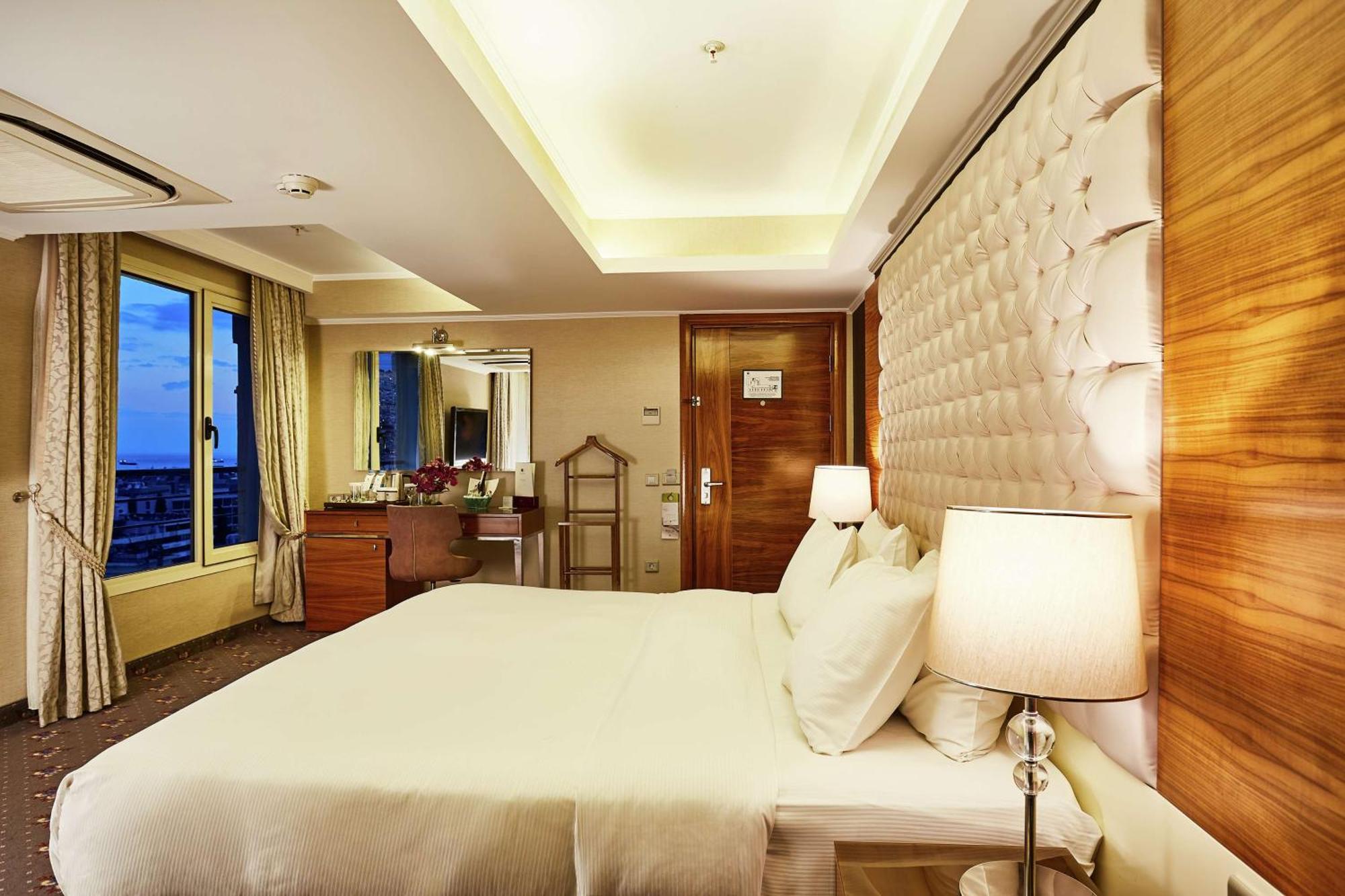 Doubletree By Hilton Izmir - Alsancak Hotel Eksteriør billede